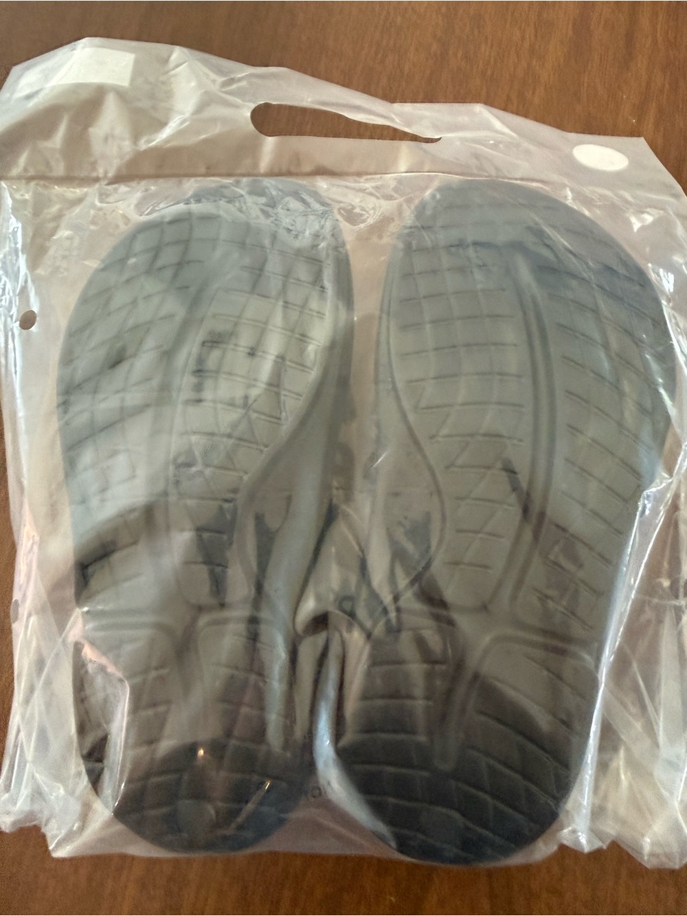 OOFOS Women's Black Slippers/Flip flop - Picture 10 of 10